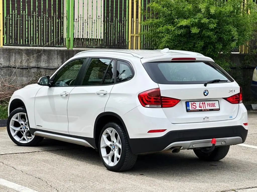 BMW X1 — xDrive 20d - xLine fotografia 3