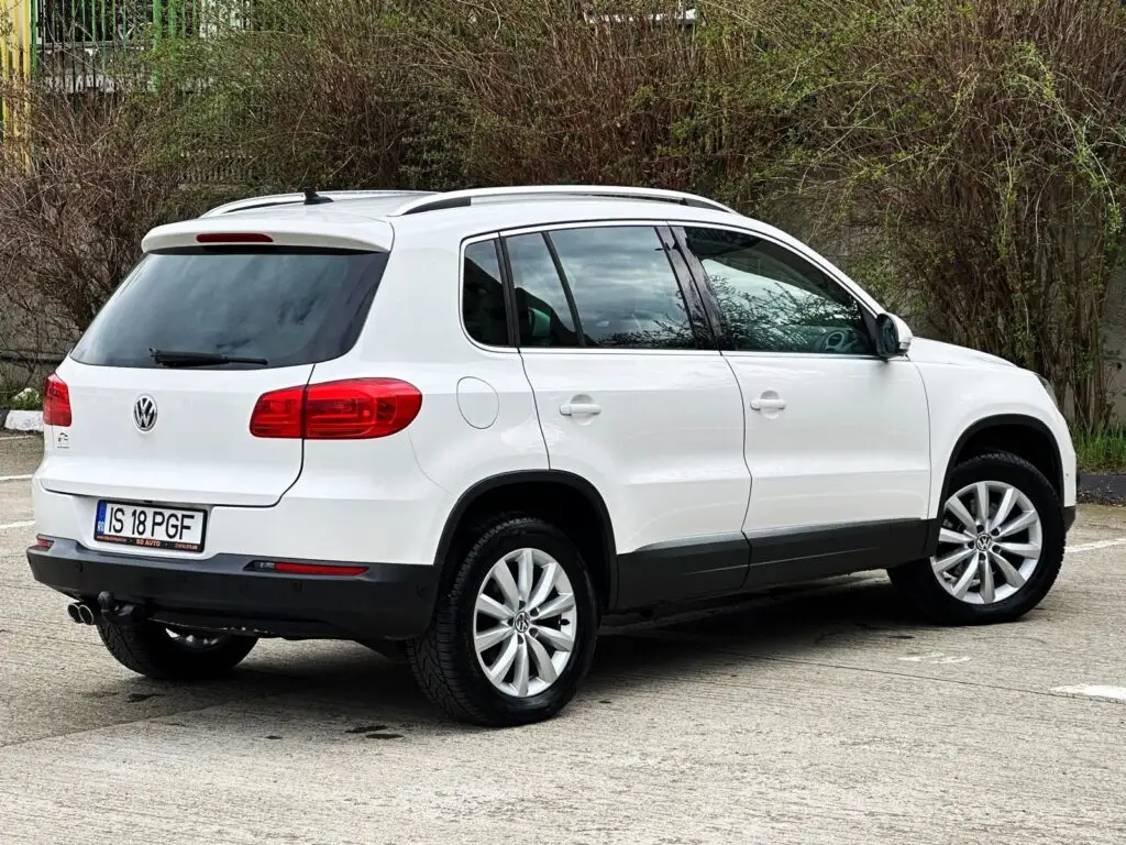 Volkswagen Tiguan — 2.0 TDI - Sport & Style 4Motion BlueMotion Tech fotografia 4